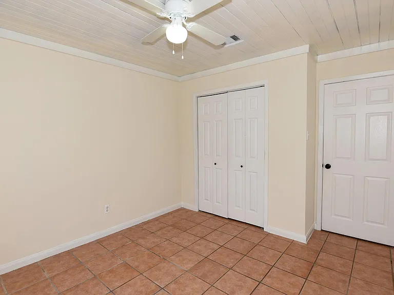 16222 Queensdale Dr — Photo 26
