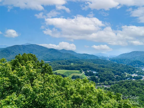 31 White Falcon Dr, Sylva, NC 28779