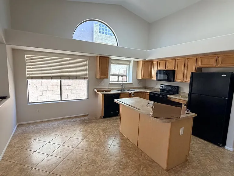 42376 W Chisholm Dr — Photo 4
