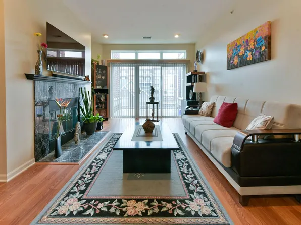 3872 South Lake DRIVE #405, Saint Francis, WI 53235