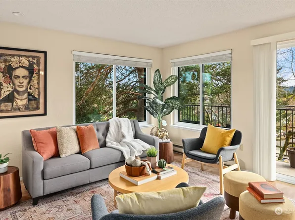 8015 Greenwood Avenue N #302, Seattle, WA 98103