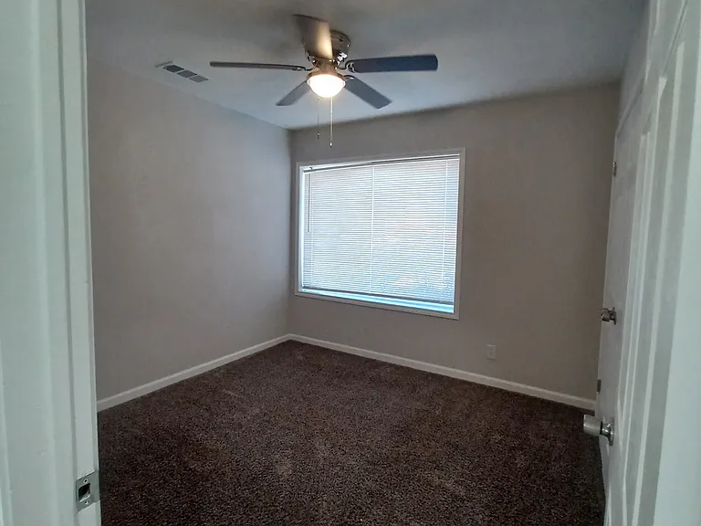 608 Graham Ave — Photo 11