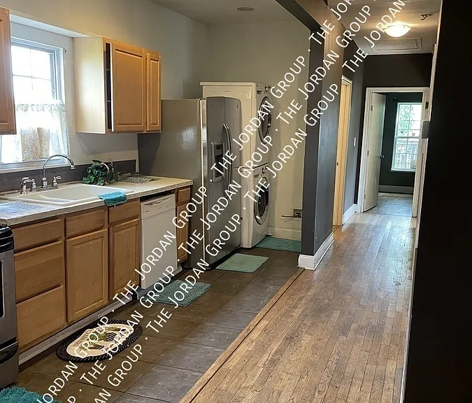 73 Robertson St — Photo 9