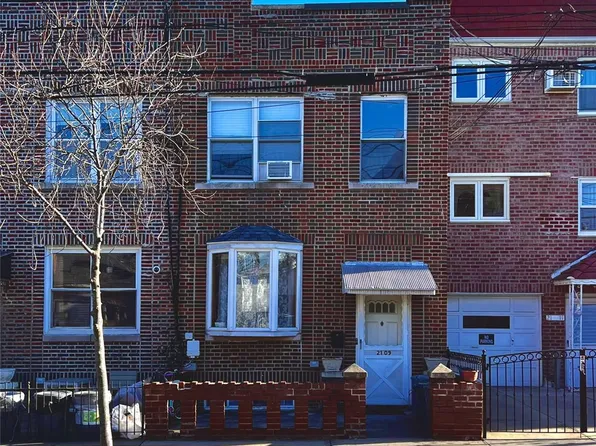 21-09 42 Street, Astoria, NY 11105