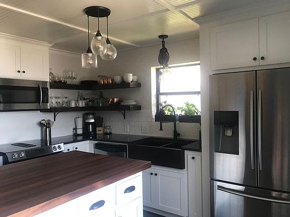 Remodeled kitchen, granite, stainless appliances