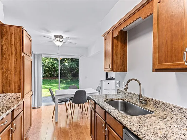 47086 Auburn Ct — Photo 9