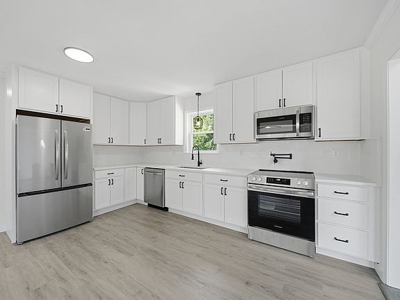 2nd image of 6 Sterling St
