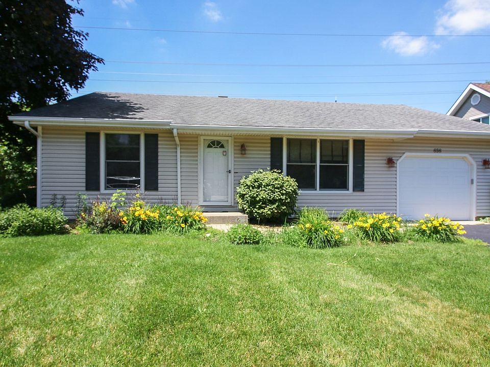 Welcome to 858 Pin Oak Circle