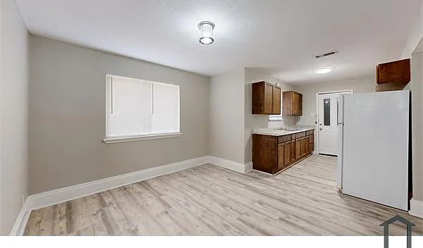 1204 Cedar Dr — Photo 4