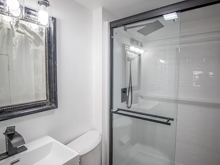 9105 Bancroft Ave — Photo 29