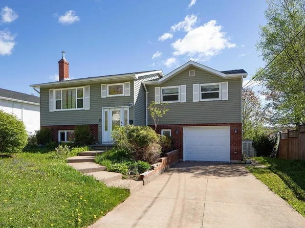 10 Old Birch Rd, Dartmouth, NS B2W 6B4
