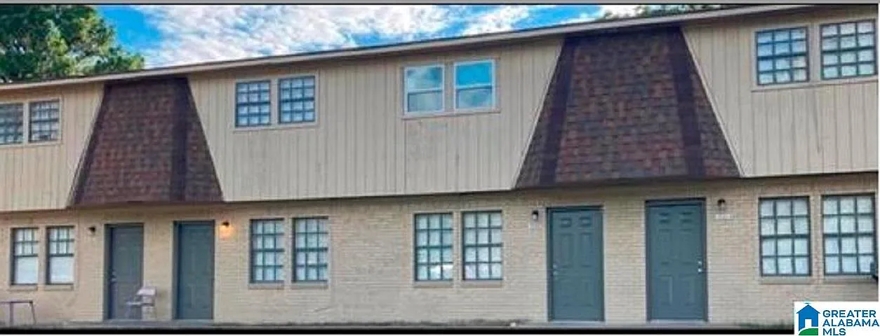2 bed, 1.5 bath, $900 — Photo 1