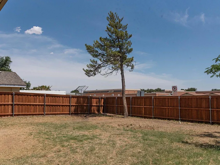 2601 Goddard Dr — Photo 17