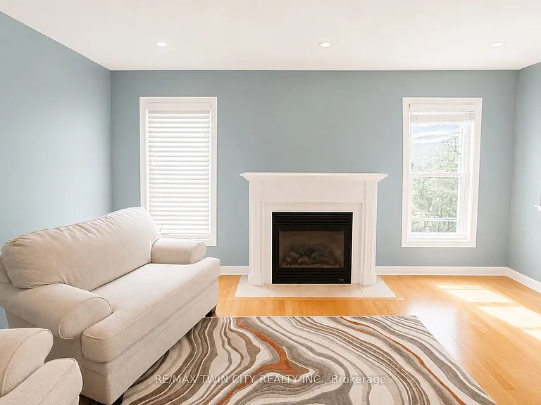 72 Newcastle Dr — Photo 6