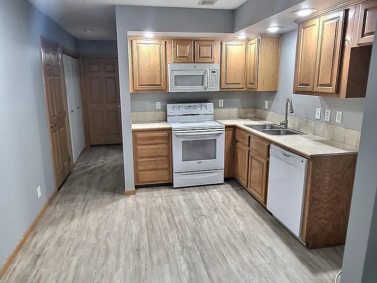 7003 Heim Rd #B — Photo 10