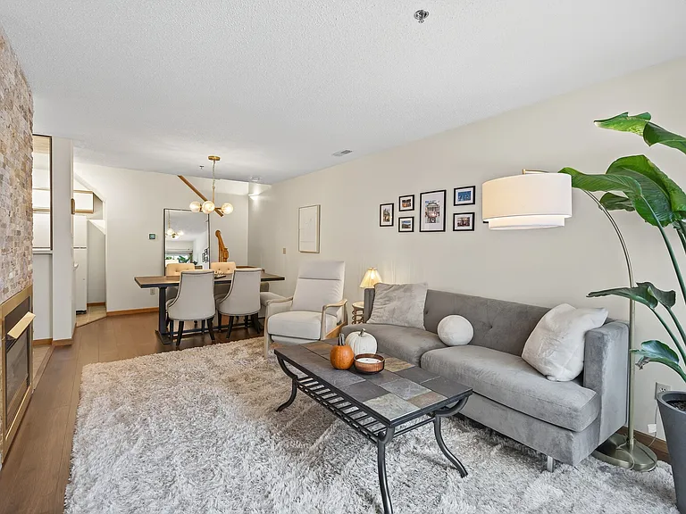 2597 Bedford Ct — Photo 18