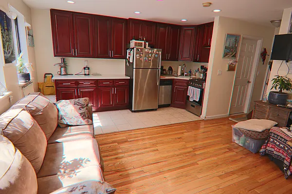 Rented by PMG Real Estate  | media 2