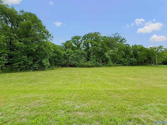4th image of Moe Rd