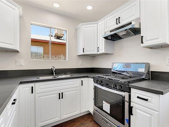 3rd image of 1523 Genevieve St