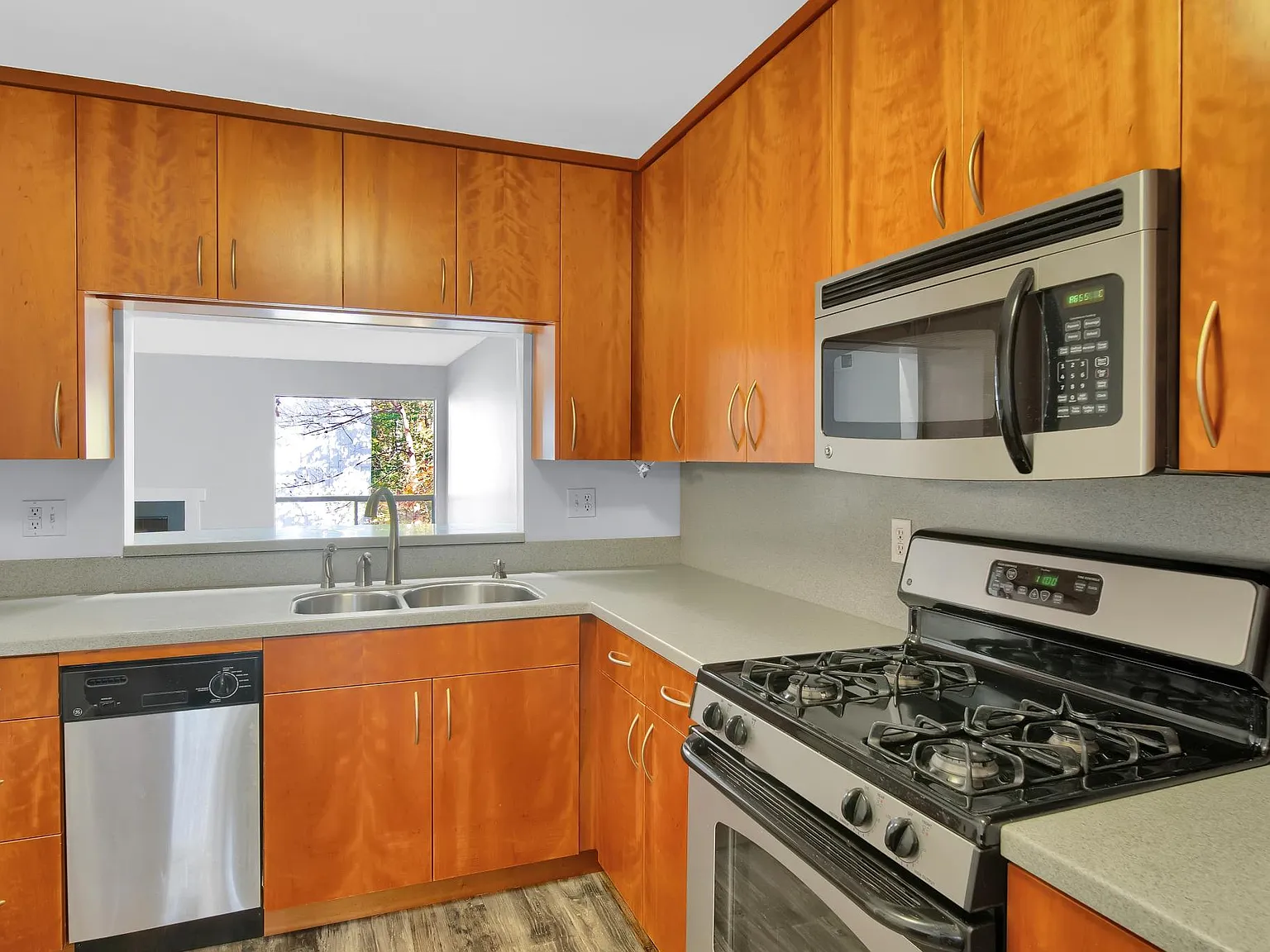 1 bed, 811 sqft, $1,545 — Photo 2