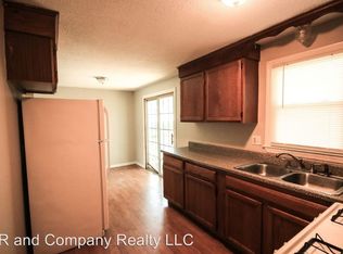 23 Bog Hollow Rd, Springfield, MA 01109