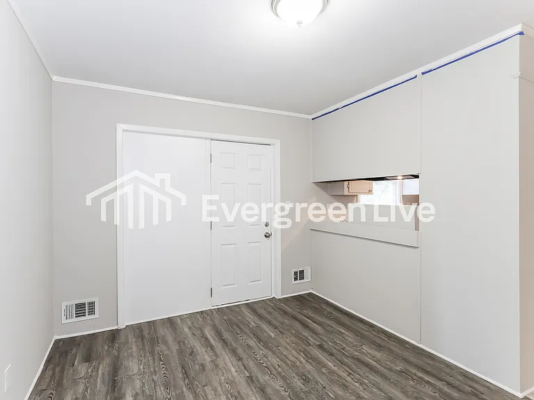 210 Bryant Ave — Photo 5