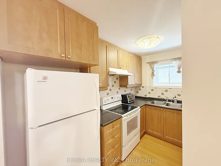 265 Oberfrick Ave #BASEMENT — Photo 4
