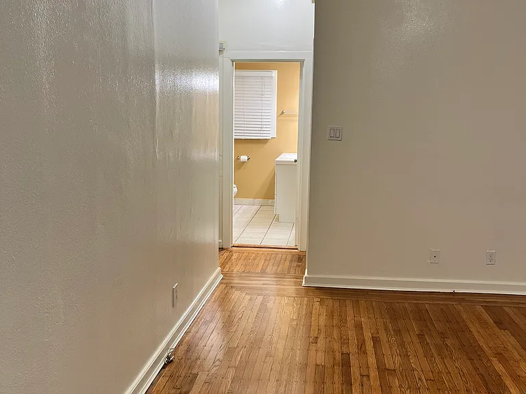 4022 Broadway — Photo 25