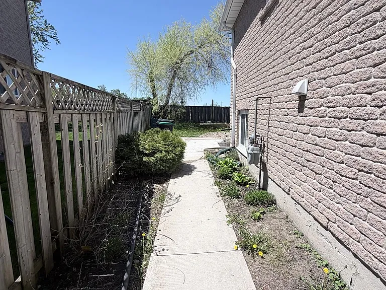 28 Brighton Rd #LOWER — Photo 11