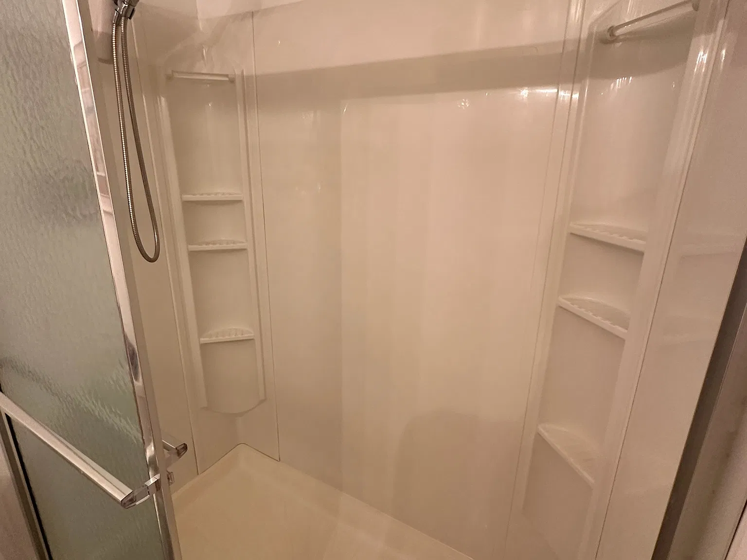 2 bed, 1054 sqft, $2,400 — Photo 4