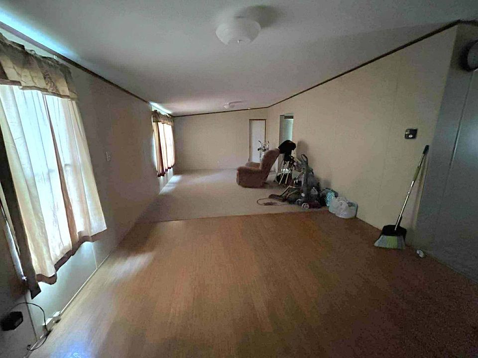 1st image of 208 W Woodworth Ave