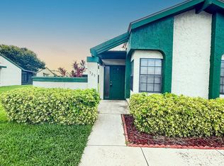 525 SW Sara Blvd, Port Saint Lucie, FL 34953