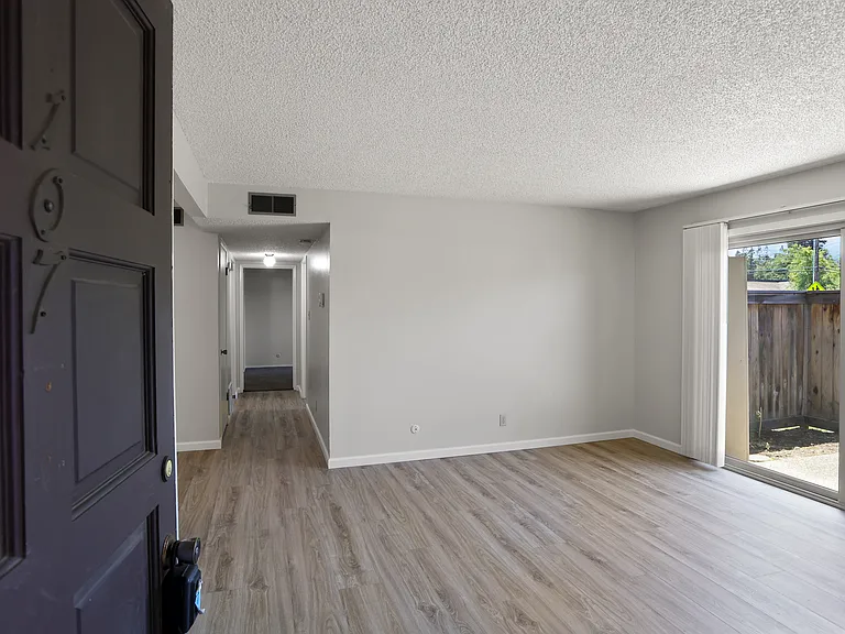 Avenue West Apartments — Photo 19