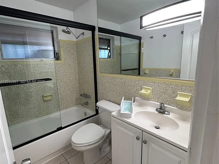 980 SW 10th St #980 — Photo 4