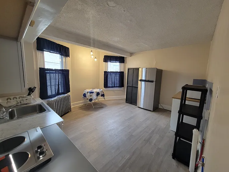 105 W Logan St — Photo 7
