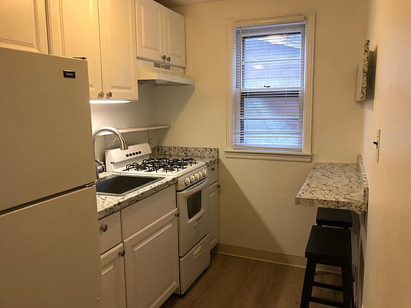 4th image of 1479 Belmont Ave Floor 3