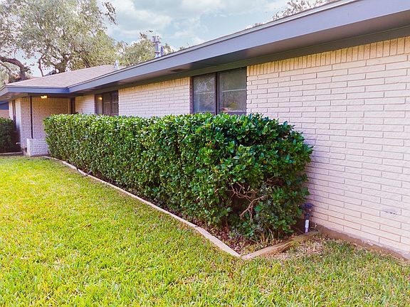 3rd image of 1203 Kingfisher Dr