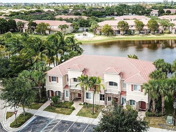 3rd image of 2577 SW 83rd Ave #102