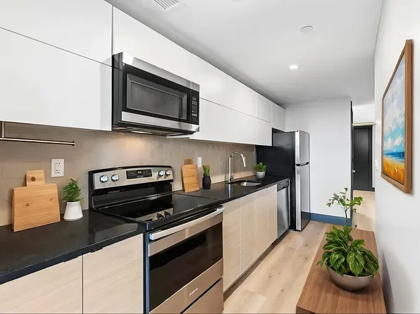 88 Linden Boulevard image 2 of 13