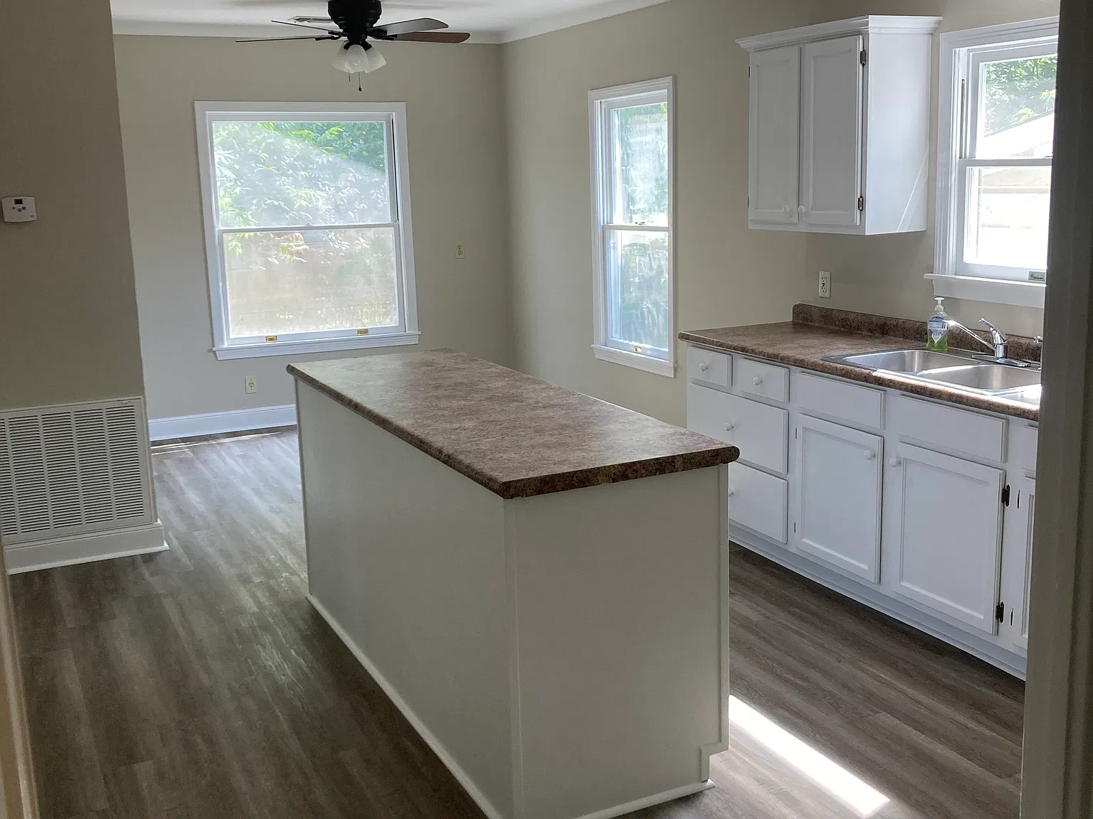 3 bed, 1008 sqft, $1,050 — Photo 3