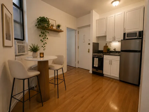 176 West Houston Street image 1 of 4
