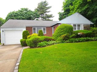 2520 Eileen Rd, Oceanside, NY 11572