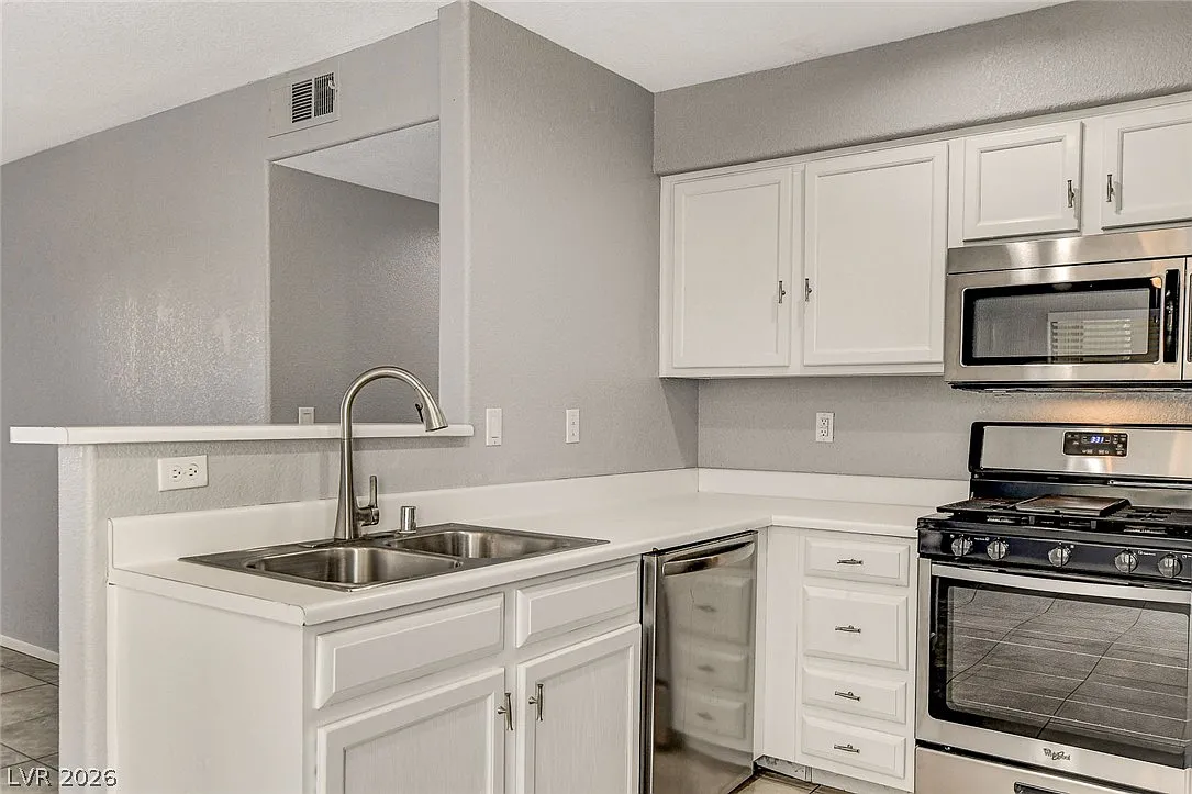 2 bed, 2.0 bath, 1020 sqft, $1,395 — Photo 4