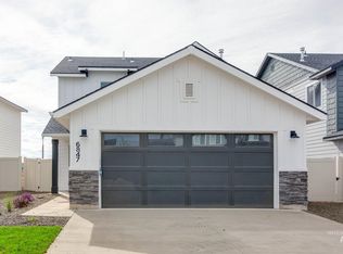 6847 W Plateau Creek Dr, Meridian, ID 83646