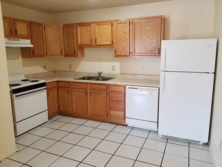 125 Townsgate Plz #B — Photo 8