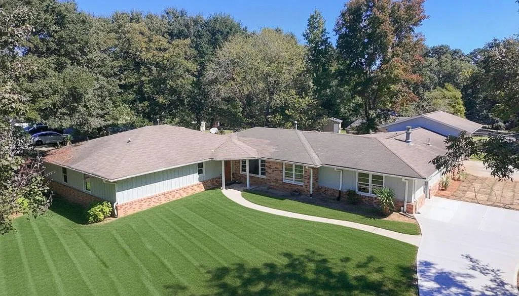 7 bed, 4.5 bath, 3226 sqft, $3,950 — Photo 1