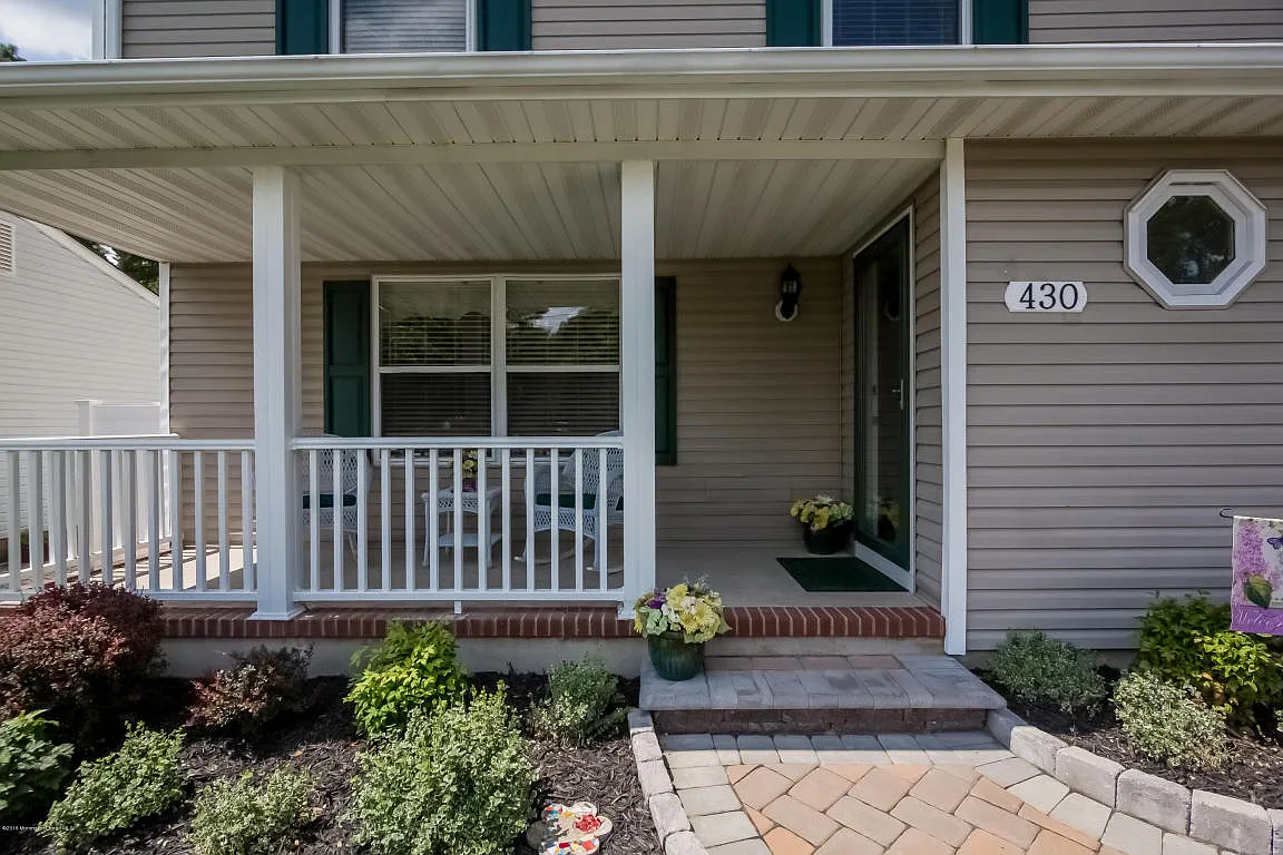 430 Shoreline Pl photo 1