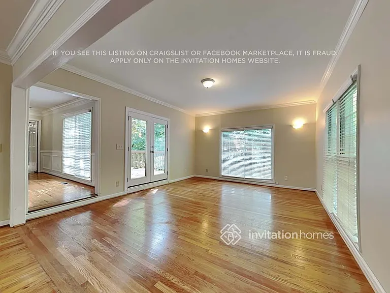 9320 N Lake Dr — Photo 8