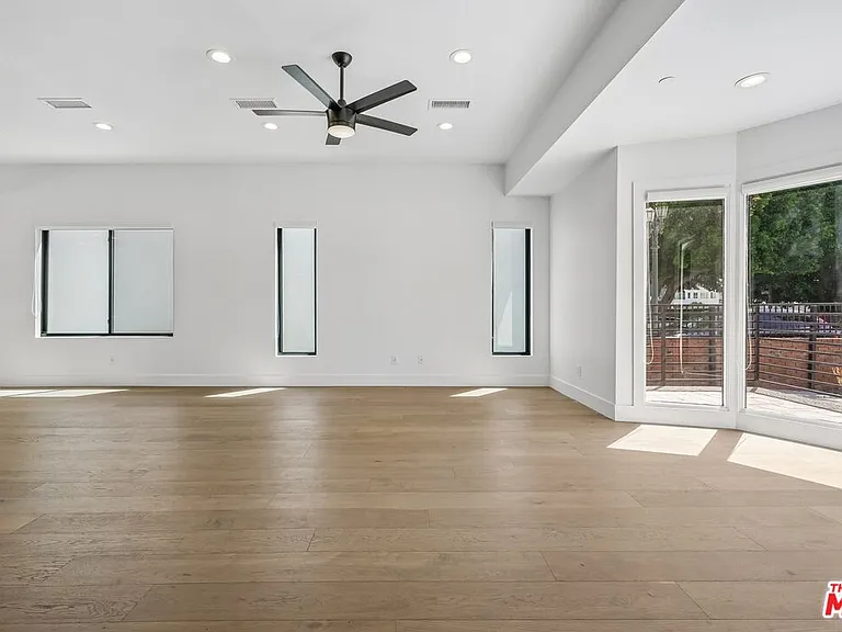 6521 Homewood Ave — Photo 3