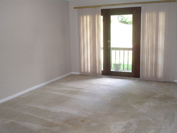 Living Room w/walkout